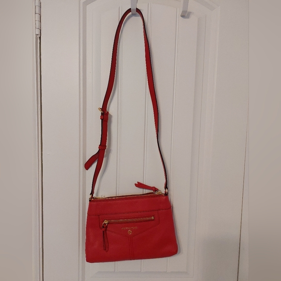 Michael Kors Warren Me Crimson Messenger - Picture 2 of 6